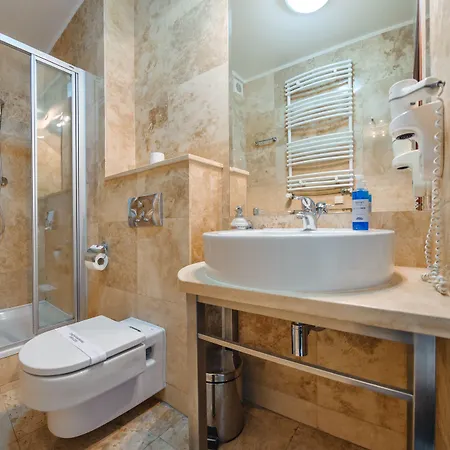 Avenue, Sun & Snow アパート