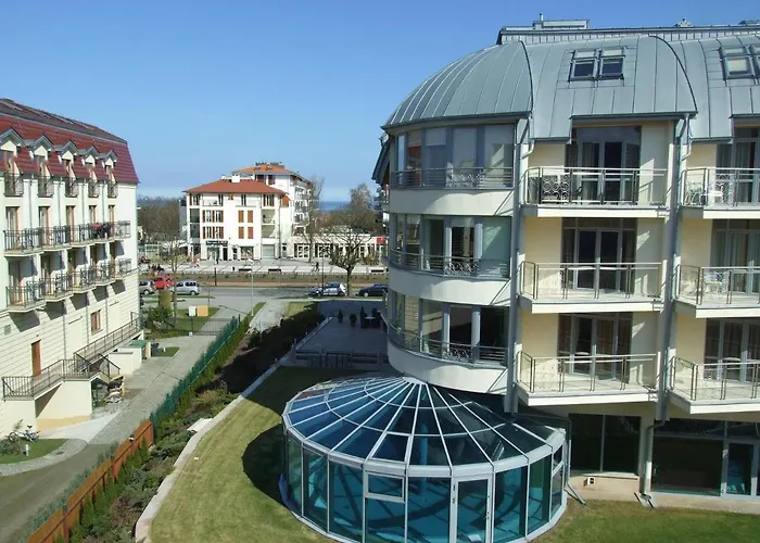 Apartment Avenue, Sun & Snow