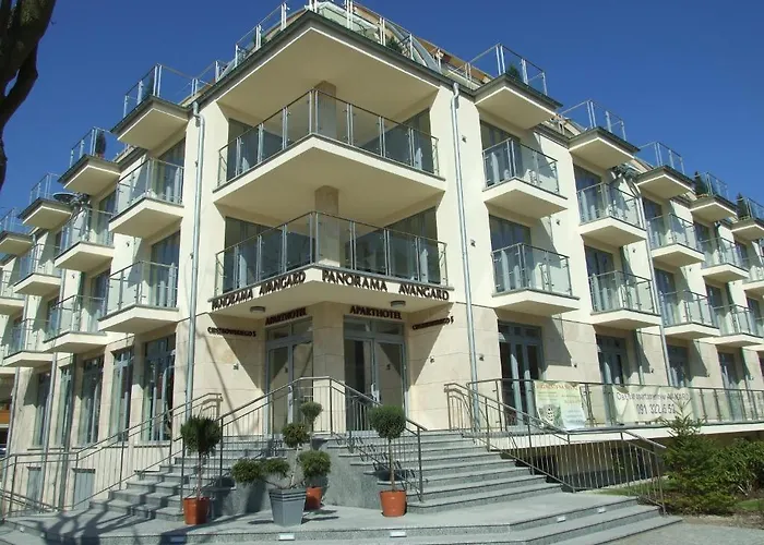 Apartment Avenue, Sun & Snow *