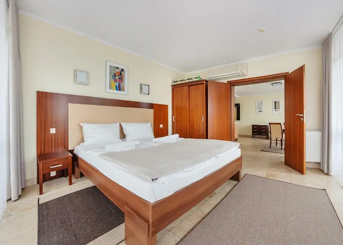 Avenue, Sun & Snow Apartment *