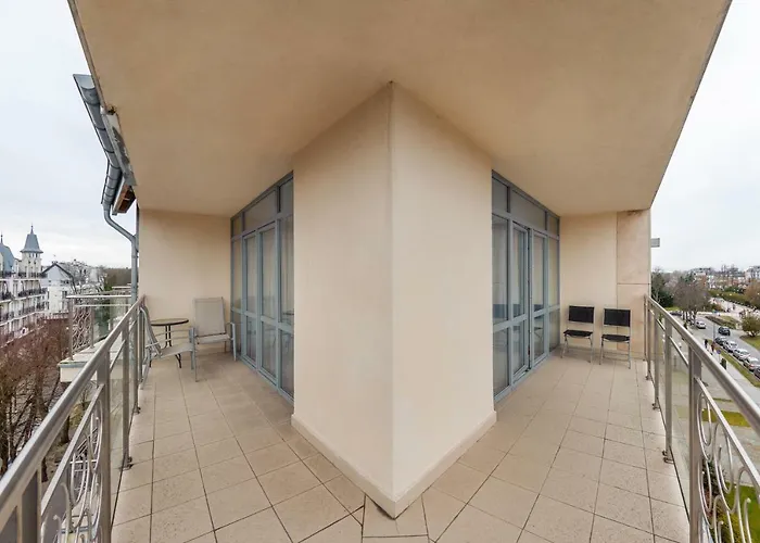 Avenue, Sun & Snow Apartment