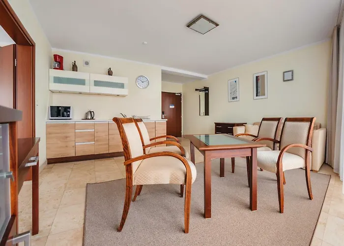 Avenue, Sun & Snow Apartment *